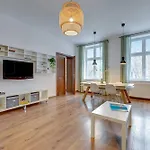 Center, Art House & Family By Downtown Apartment *