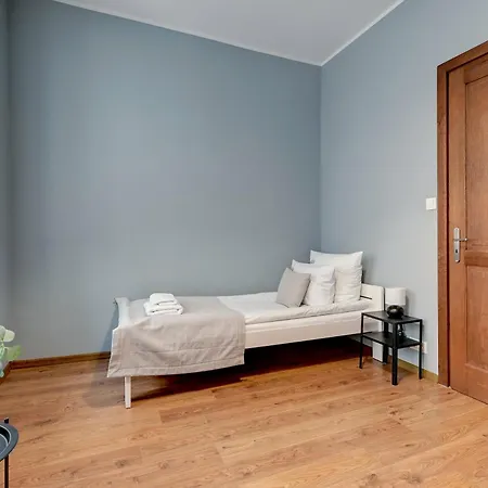 Center, Art House & Family By Downtown Apartment *