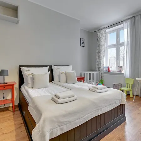 Center, Art House & Family By Downtown *