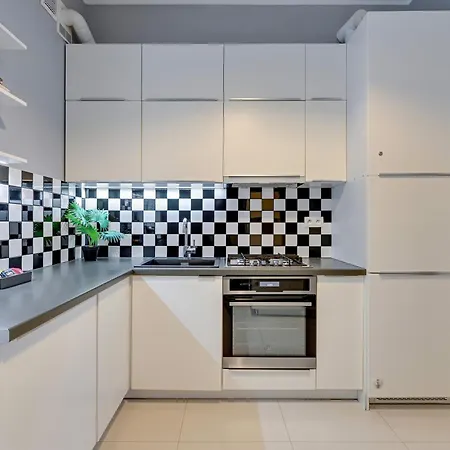 Center, Art House & Family By Downtown