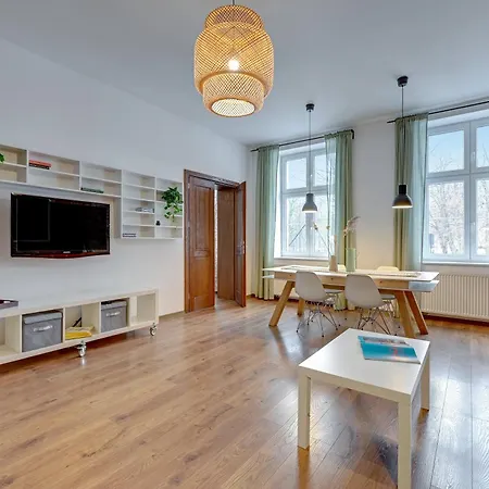 Center, Art House & Family By Downtown Apartment *