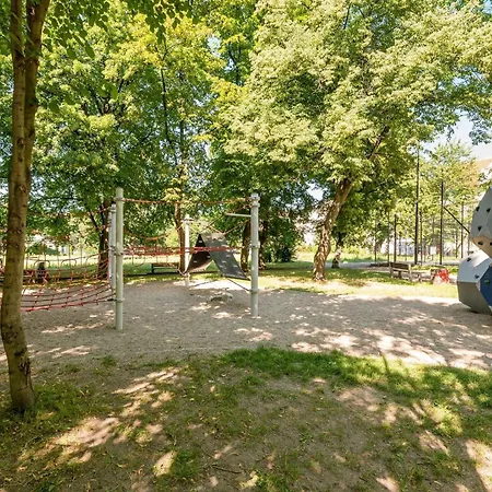 Center, Art House & Family By Downtown Apartment