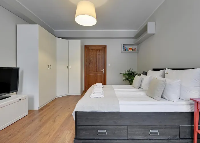 Daire Center, Art House & Family By Downtown