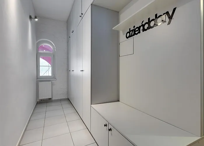 Center, Art House & Family By Downtown Daire *