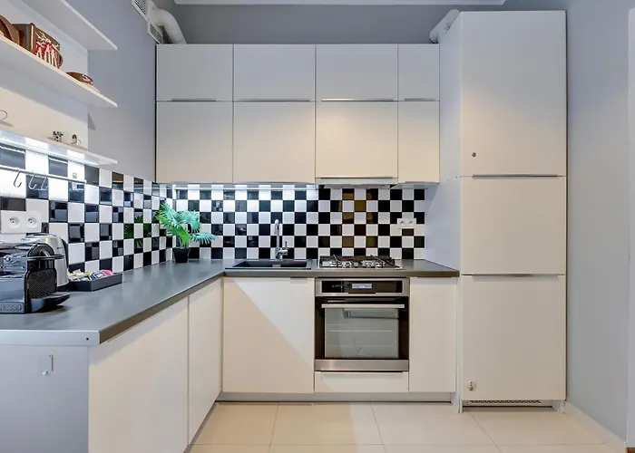 Center, Art House & Family By Downtown