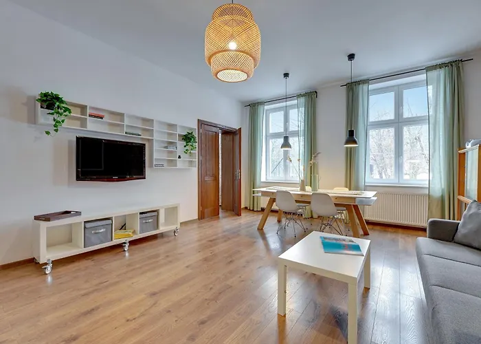 Center, Art House & Family By Downtown Daire *