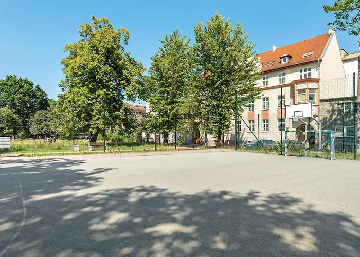 Center, Art House & Family By Downtown Daire *